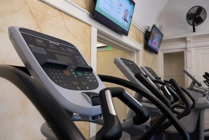 Live Fit Gym • Inner Richmond 7
