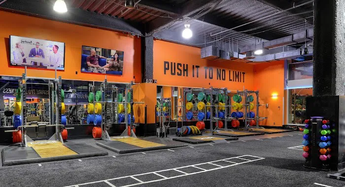 Crunch Fitness - Hoboken 3