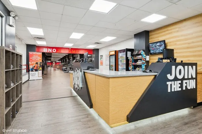 Crunch Fitness - Bensonhurst 9