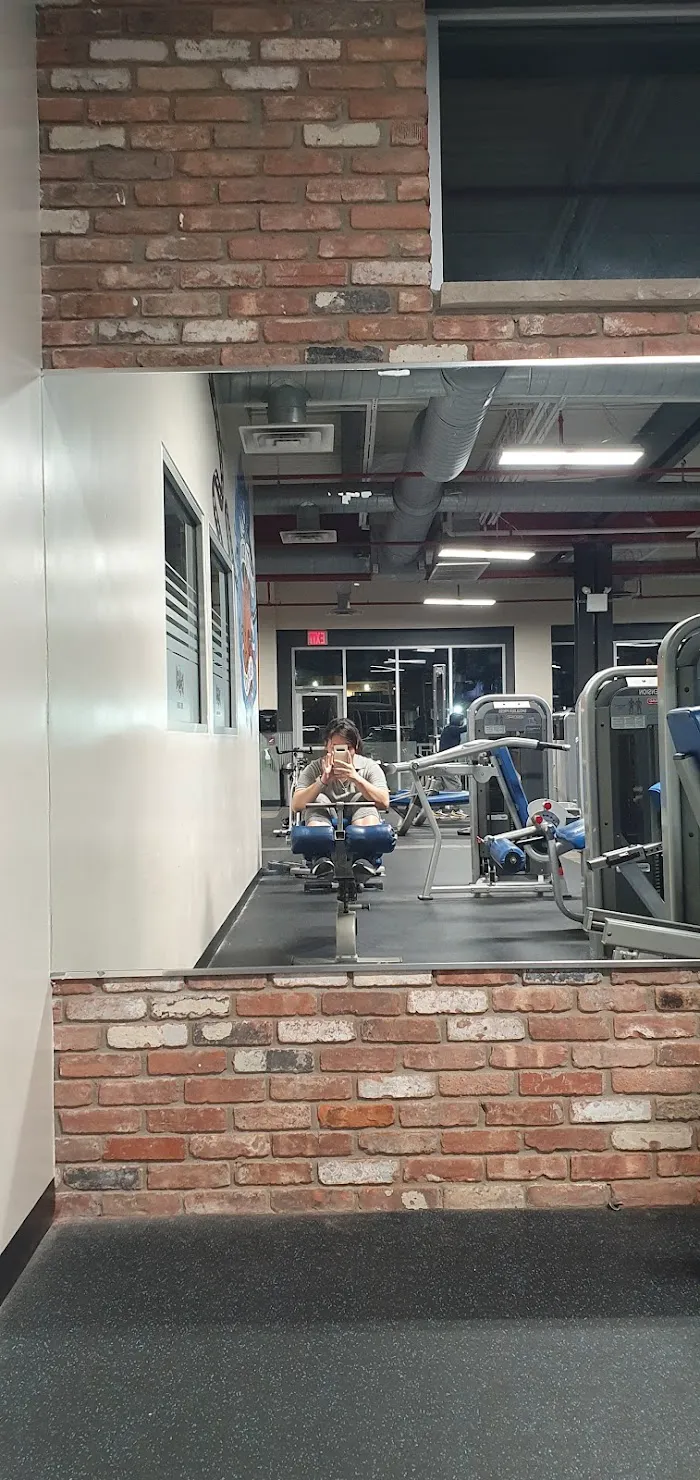Crunch Fitness - Staten Island 9