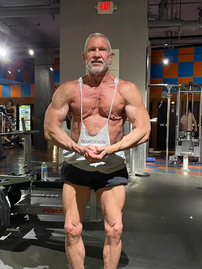 Mid City Gym & Tanning 5