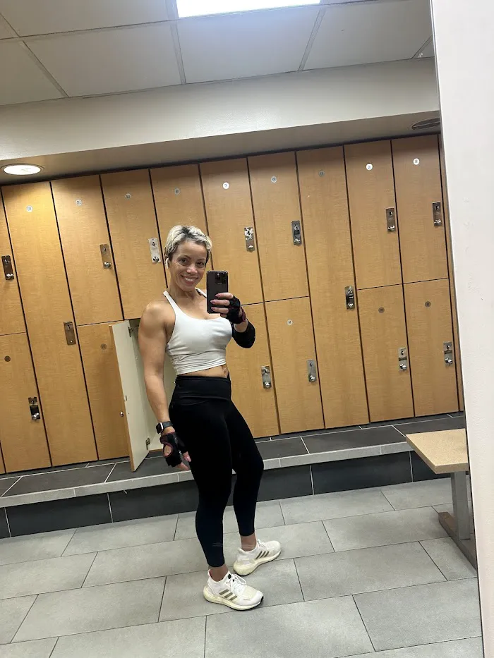 Crunch Fitness - Staten Island South 9