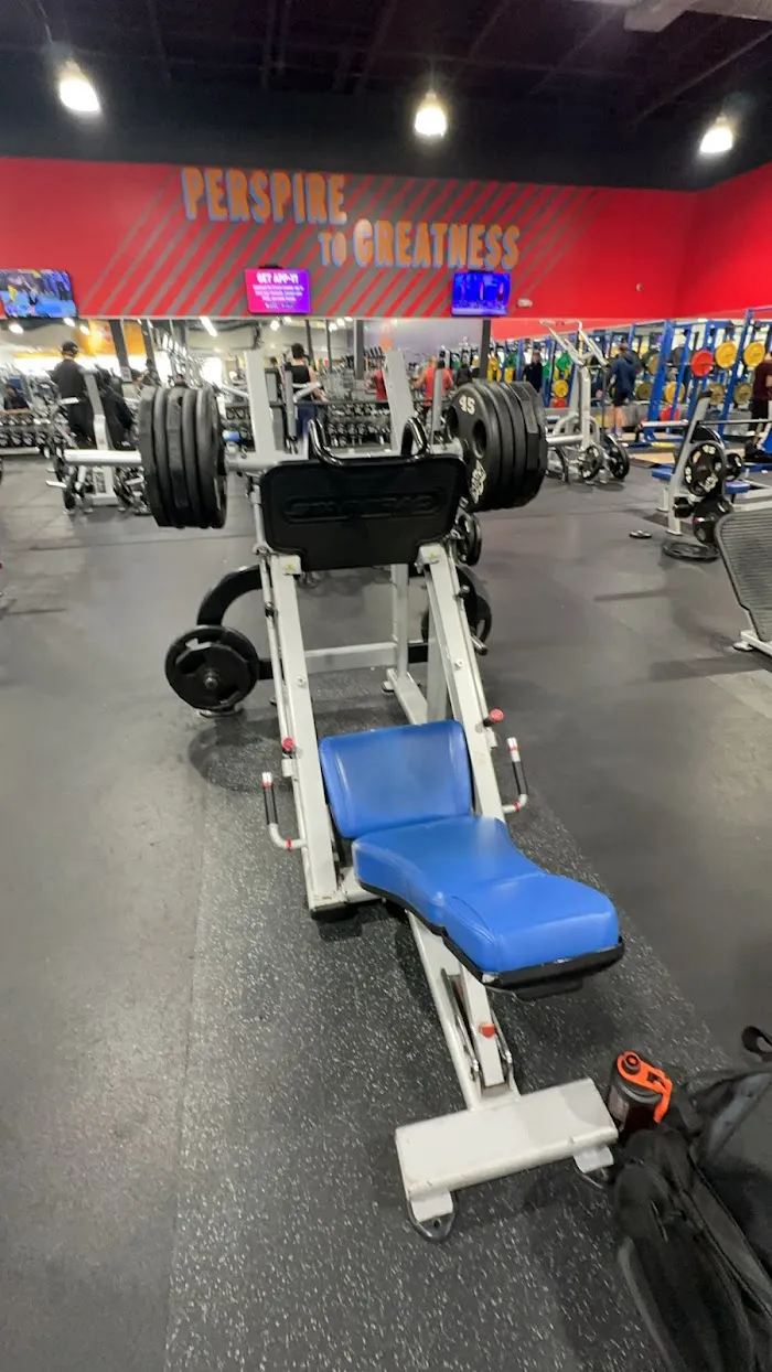 Crunch Fitness - Woodbridge 4