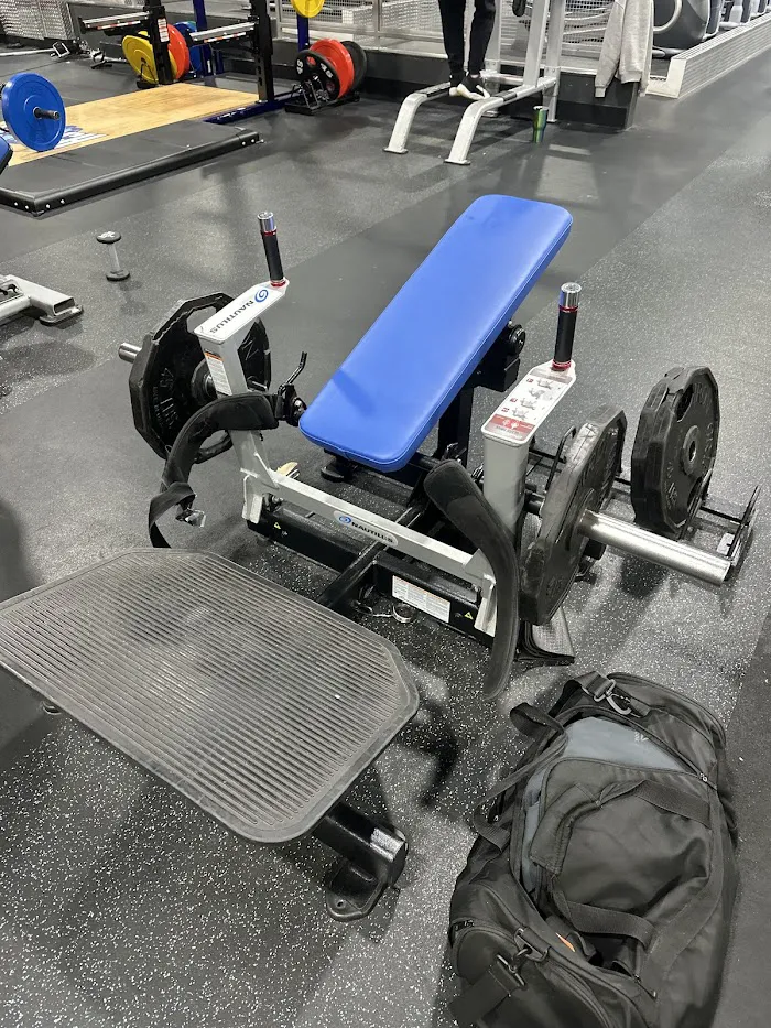 Crunch Fitness - Woodbridge 5