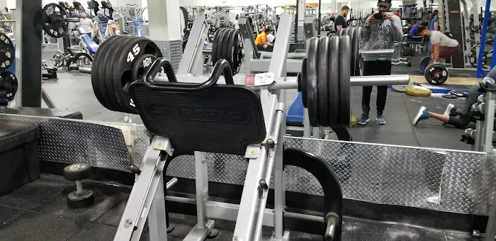 Crunch Fitness - Woodbridge 9