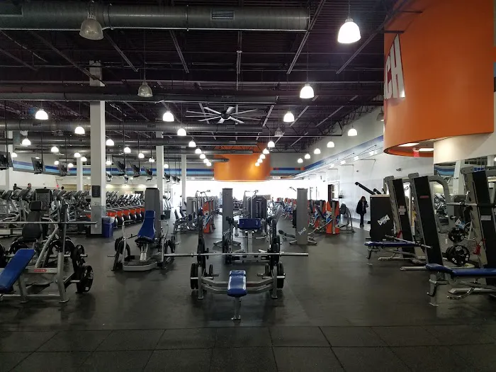 Crunch Fitness - Woodbridge 0