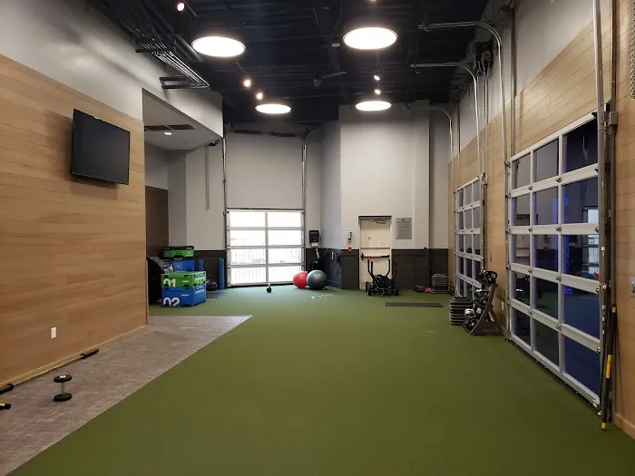 Onelife Fitness - Perimeter Sports Club 4