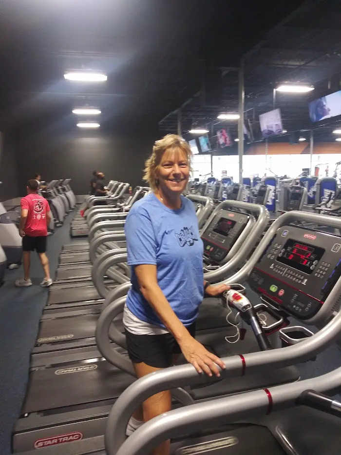 Crunch Fitness - Chamblee 9
