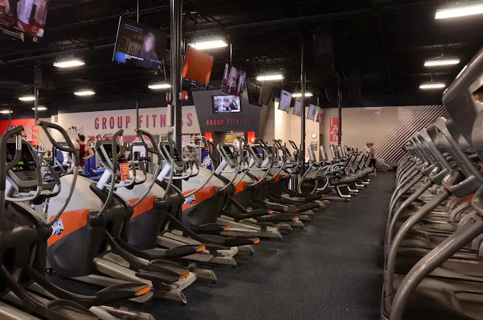 Crunch Fitness - Chamblee 1