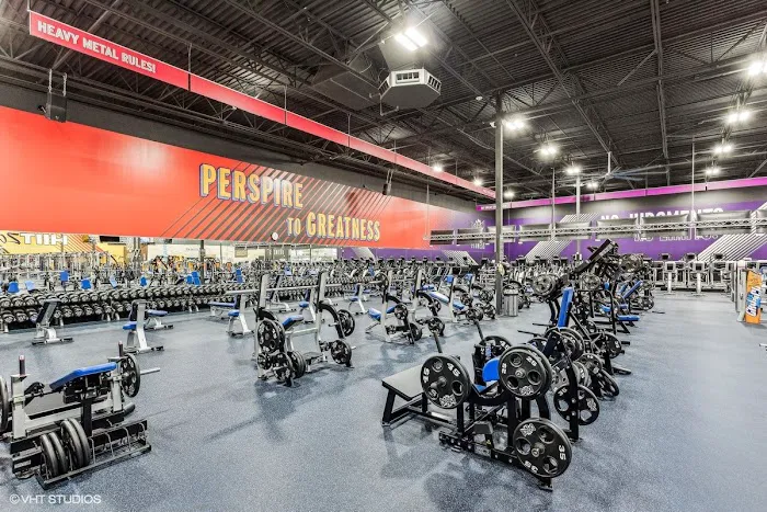 Crunch Fitness - Acworth 7