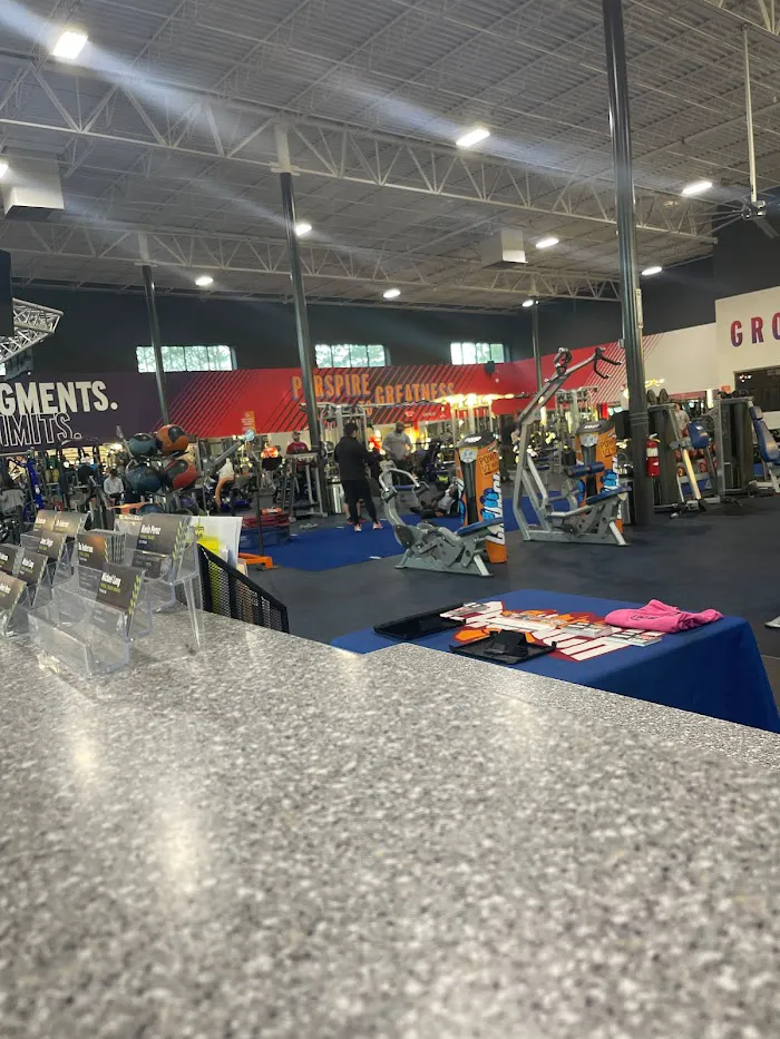 Crunch Fitness - Snellville 9