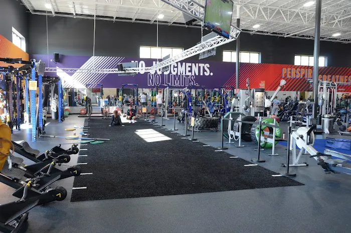Crunch Fitness - Snellville 1