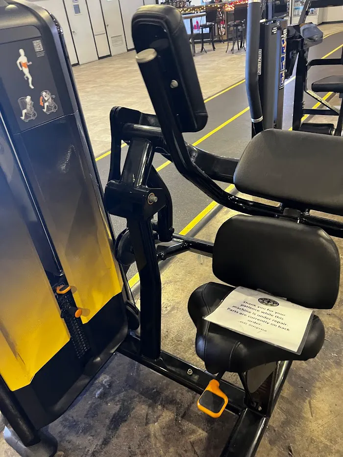 Gold's Gym 8