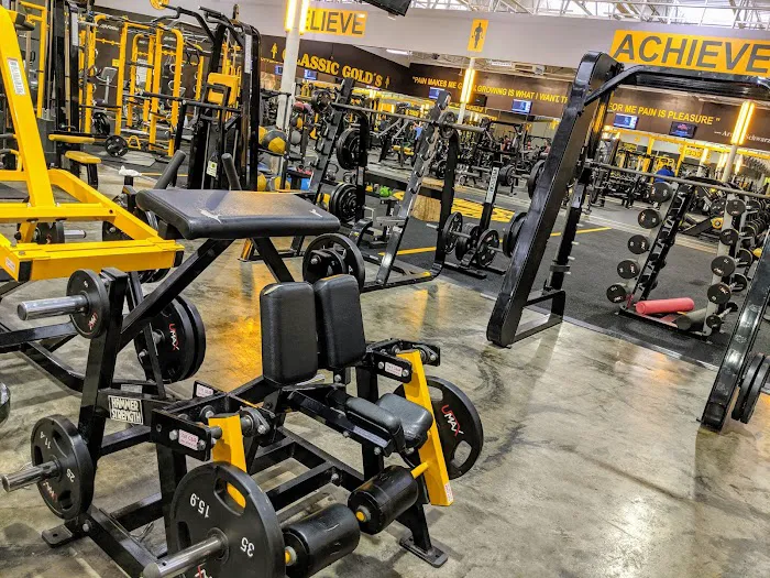 Gold's Gym 6