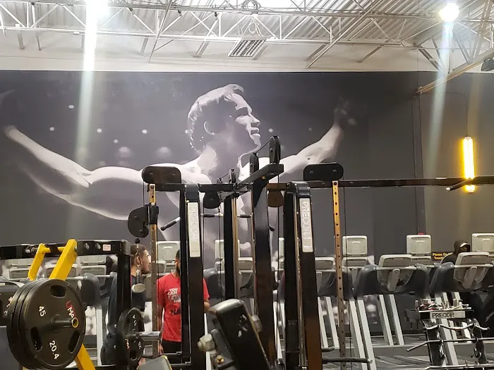 Gold's Gym 1