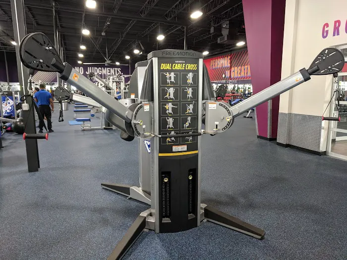Crunch Fitness - Roswell 5
