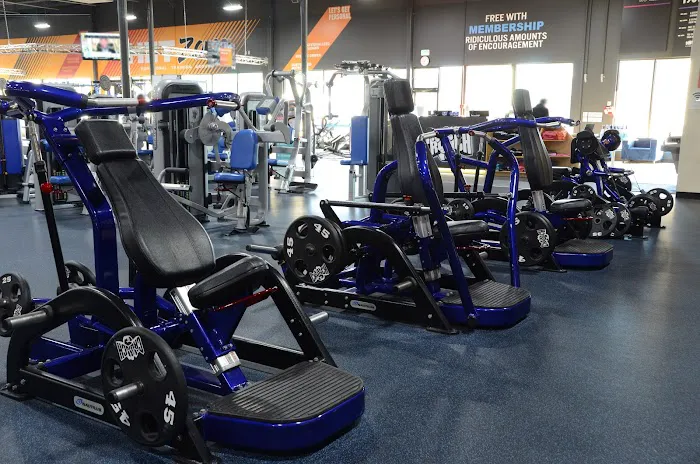 Crunch Fitness - Roswell 7