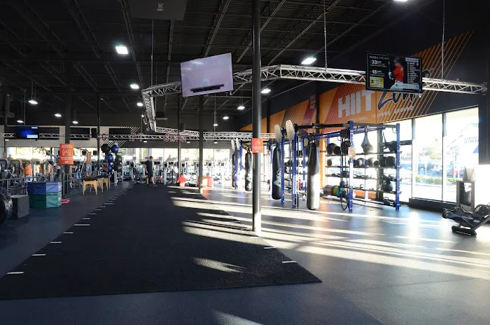 Crunch Fitness - Roswell 3