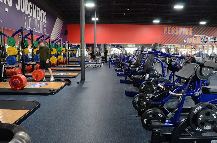 Crunch Fitness - Roswell 1
