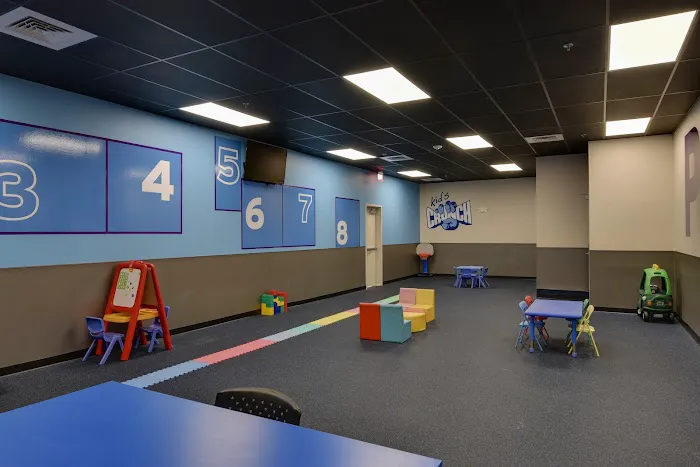 Crunch Fitness - Village District 2