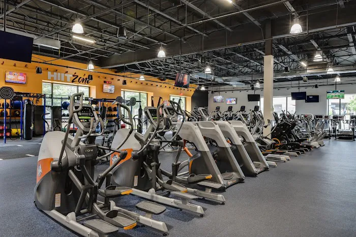 Crunch Fitness - Village District 1