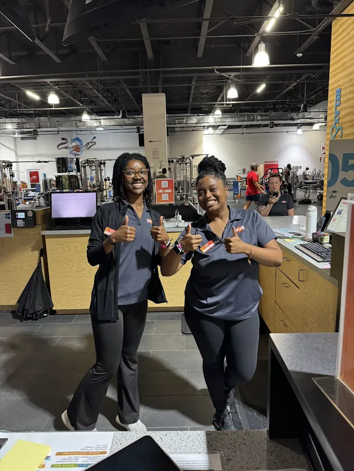 Crunch Fitness - Village District 7