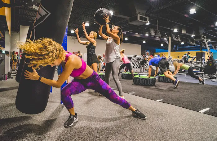 Crunch Fitness - Kissimmee 8