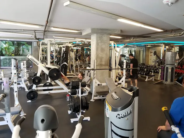 Crunch Fitness - Yerba Buena 1