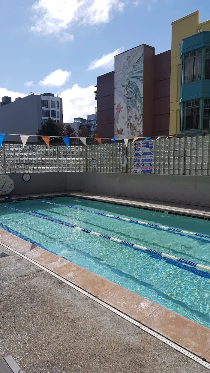 Crunch Fitness - Yerba Buena 3