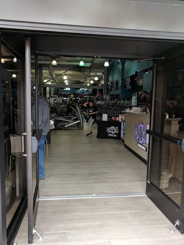 Crunch Fitness - Chestnut 1