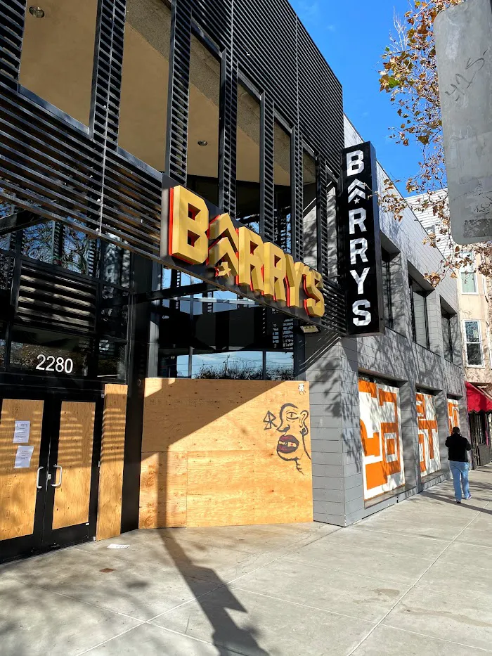Barry's Castro 6