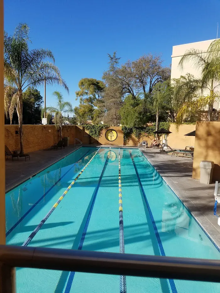 Gold's Gym 6
