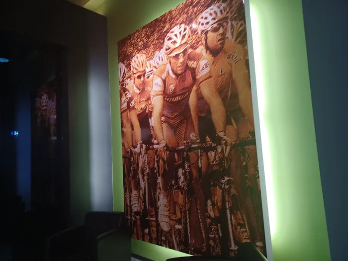 Gold's Gym 2