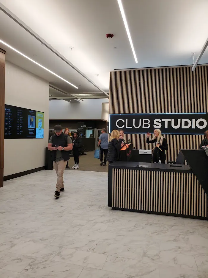 Club Studio 4