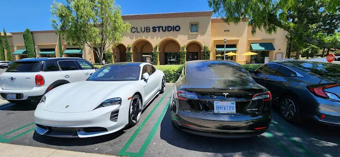 Club Studio 8