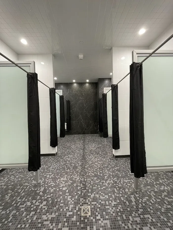 Gold’s Gym 9