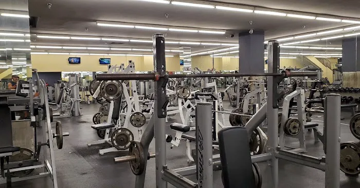 Gold’s Gym 1