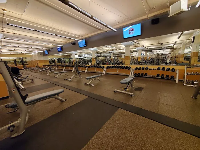 24 Hour Fitness 0