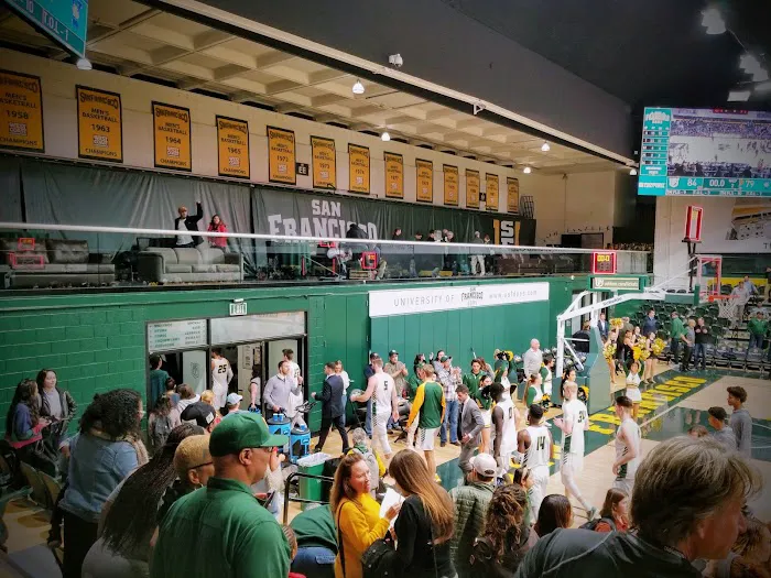 War Memorial Gym 7