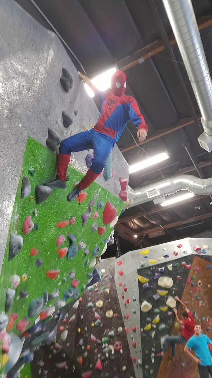 Hangar 18 Indoor Climbing Gym - Mission Viejo 7