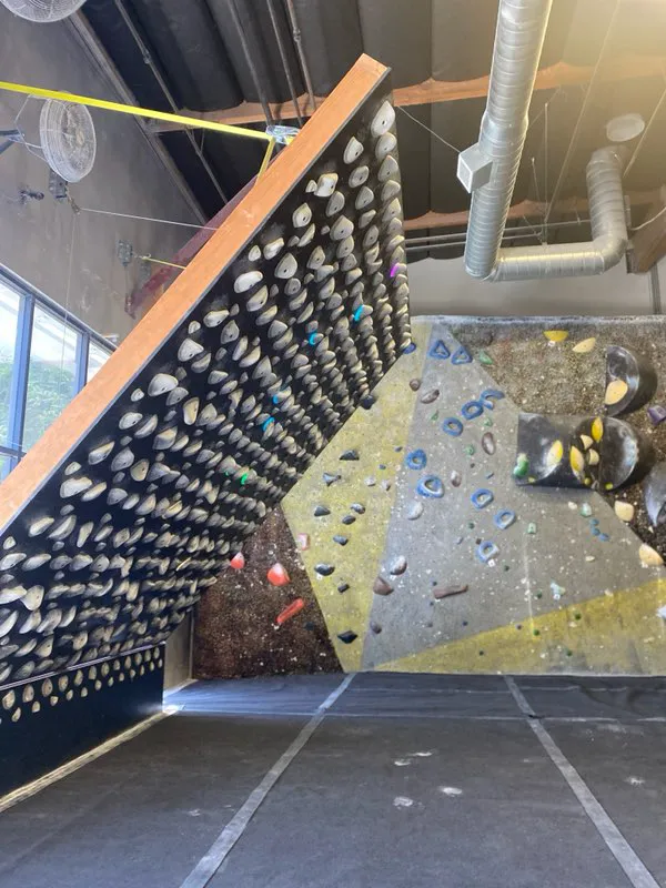 Hangar 18 Indoor Climbing Gym - Mission Viejo 6