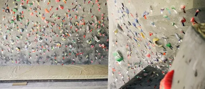 Hangar 18 Indoor Climbing Gym - Mission Viejo 5
