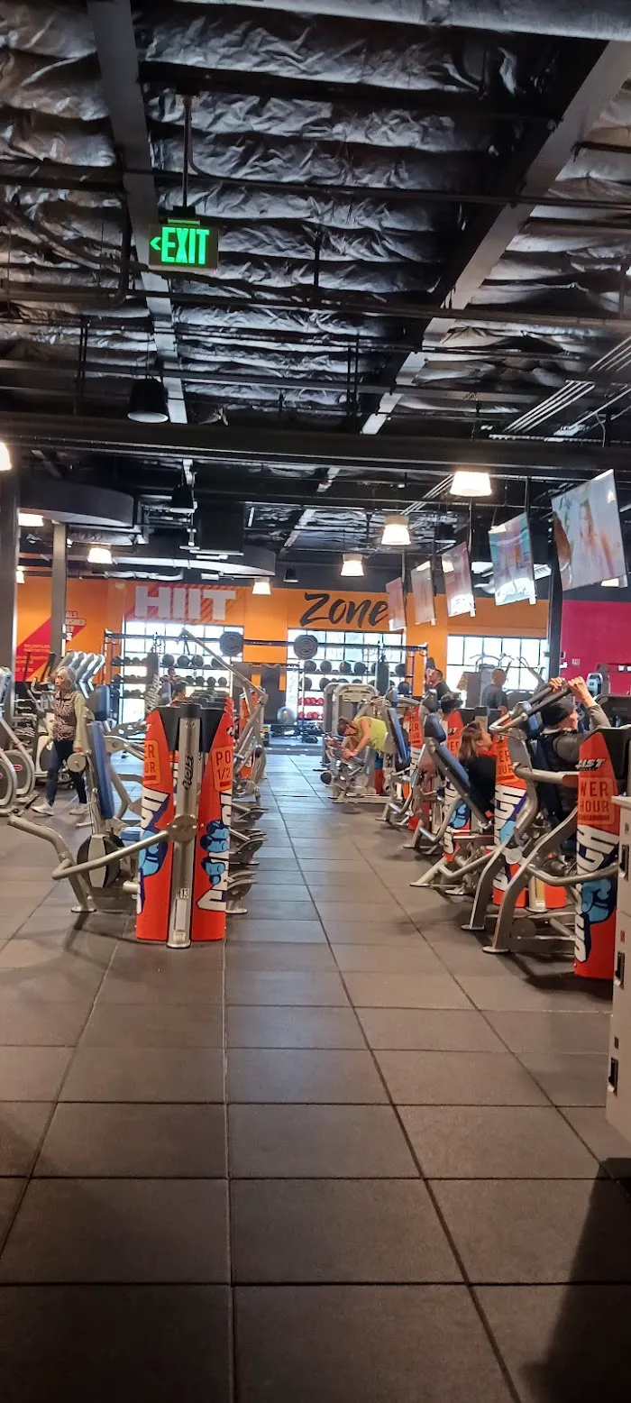 Crunch Fitness - Alameda 4