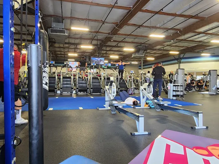 Crunch Fitness - Elk Grove 4