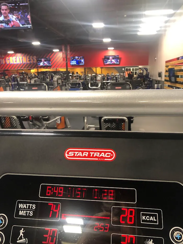 Crunch Fitness - Folsom 1