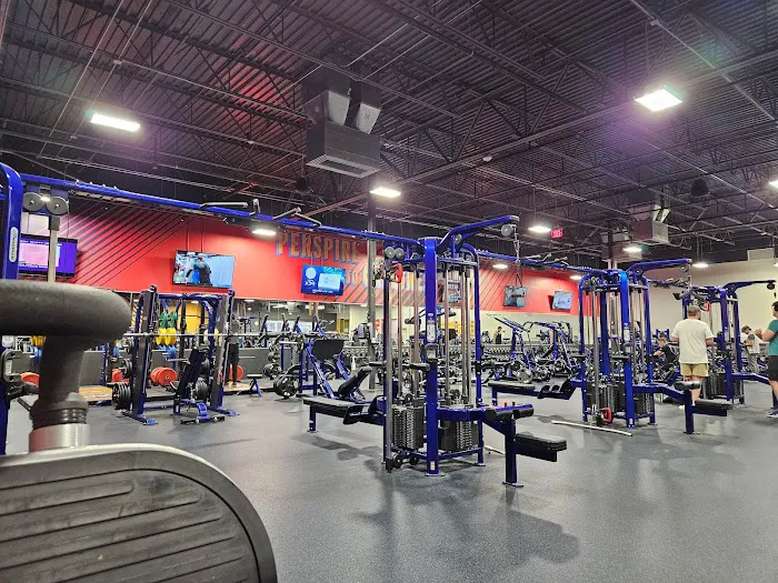Crunch Fitness - Folsom 3