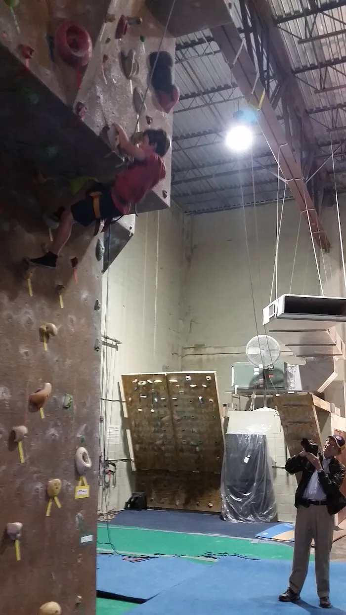 The Edge Rock Gym - Rock Climbing and Fitness 8