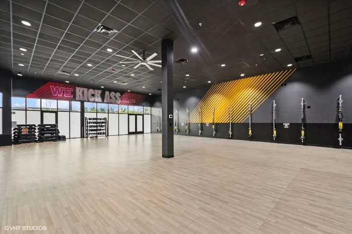 Crunch Fitness - West Pembroke 4