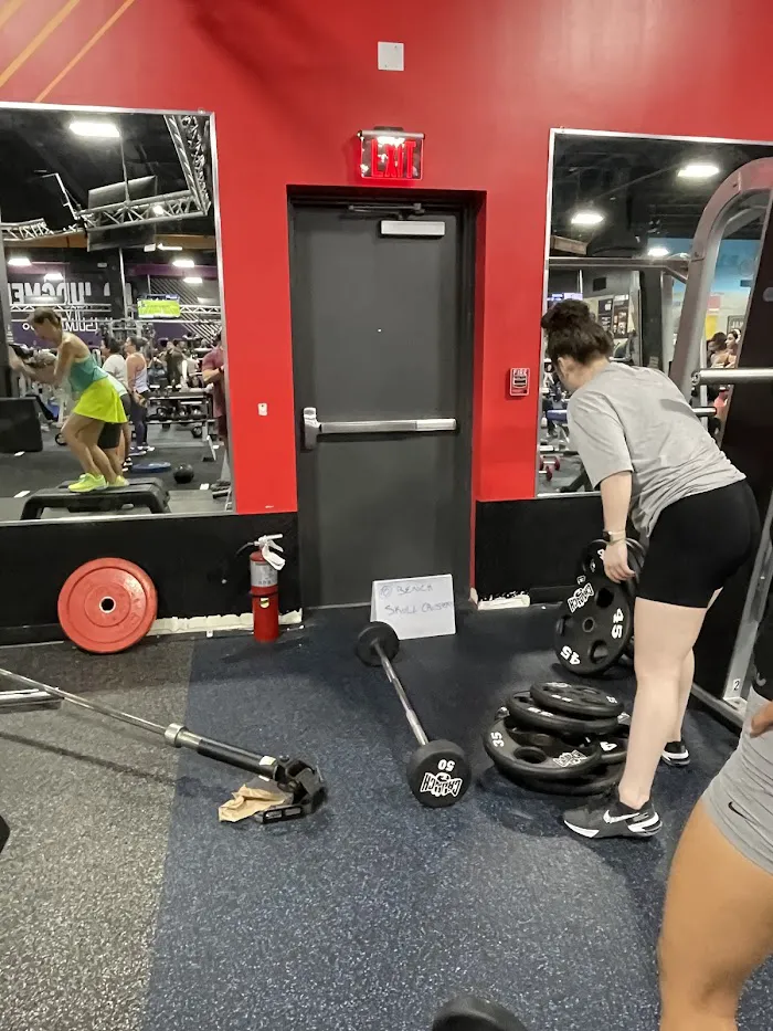 Crunch Fitness - West Pembroke 7