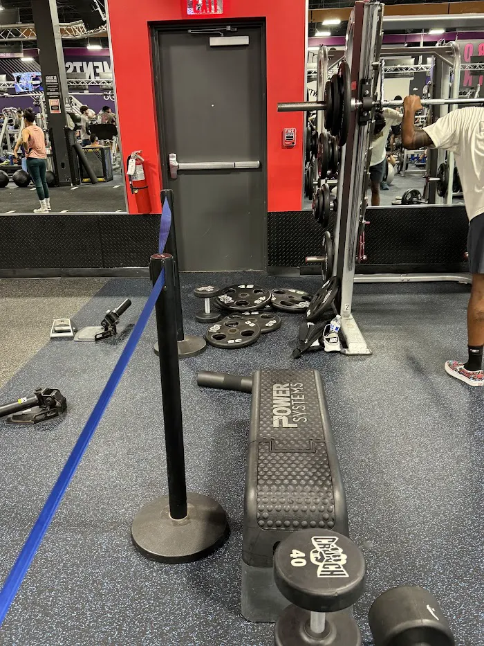 Crunch Fitness - West Pembroke 8